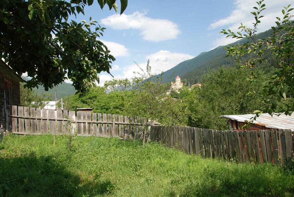 Keti Pilpani Guesthouse Mestia Esterno foto