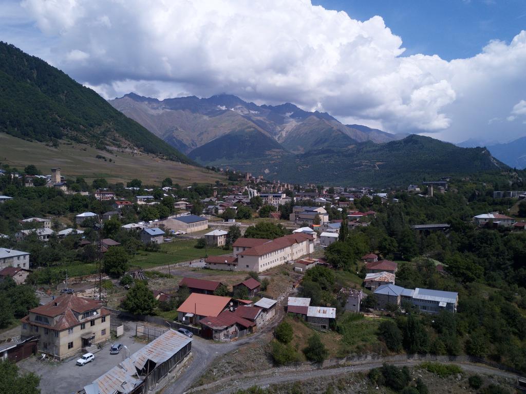 Keti Pilpani Guesthouse Mestia Esterno foto